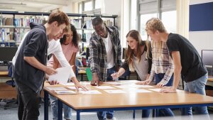 Schüler am Tisch
